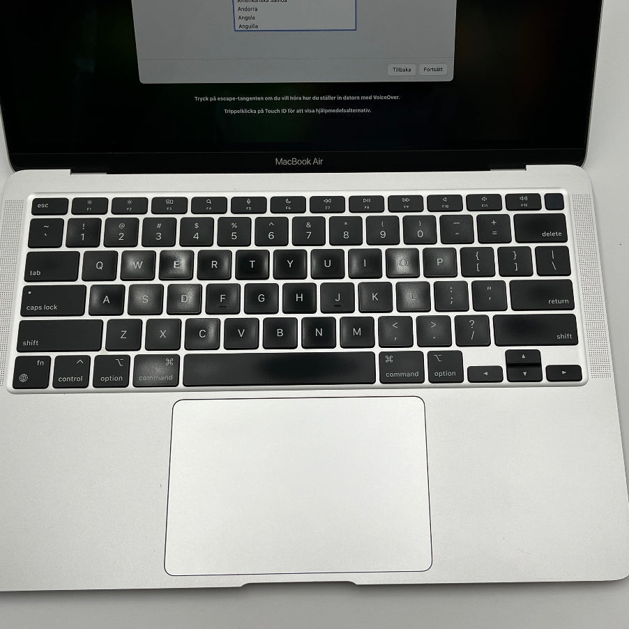 Begagnad MacBook Air 13" M1 2020 - 8GB - 256GB - Rymdgrå - Amerikansk layout