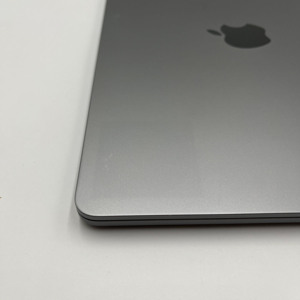 Begagnad MacBook Air 13" - M2 2022 - 8GB - 256GB - Rymdgrå