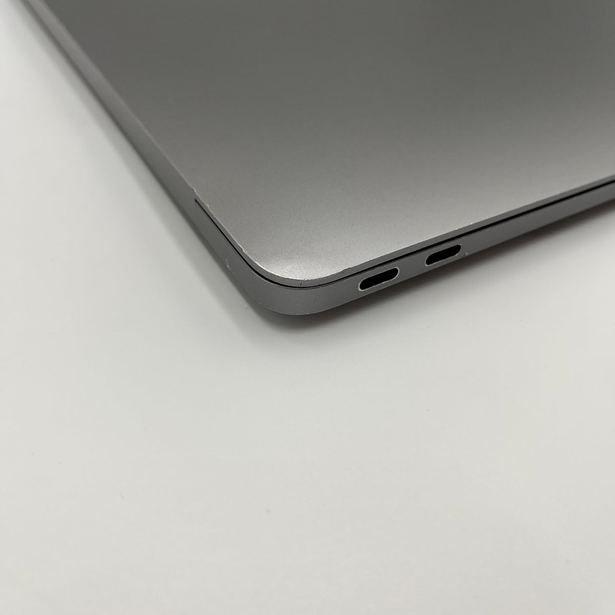 Begagnad MacBook Air 13" 2020 - M1 - 8GB - 256GB - Rymdgrå