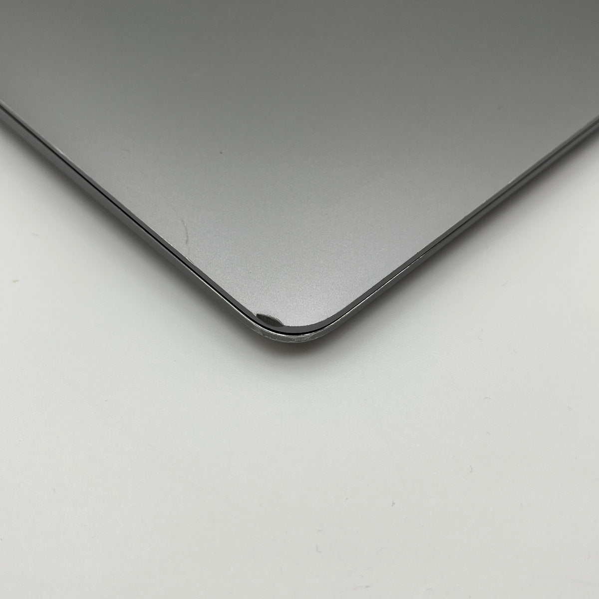 Begagnad MacBook Air 13" 2020 - M1 - 16GB - 256GB - Rymdgrå