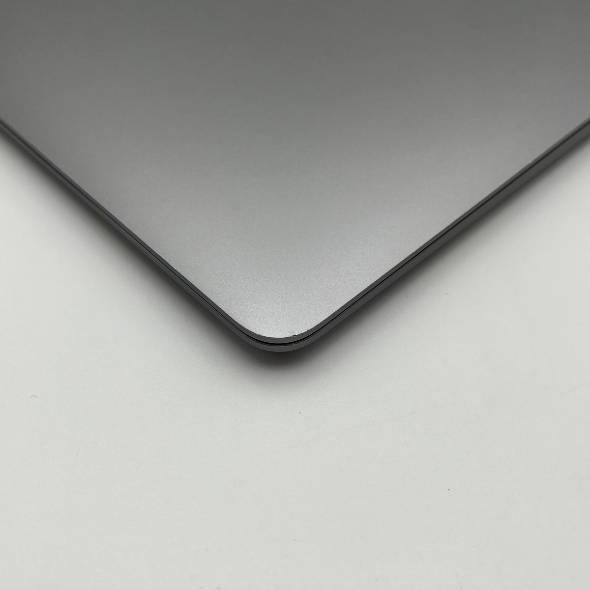 Begagnad MacBook Air 13" 2020 - M1 - 16GB - 256GB - Rymdgrå