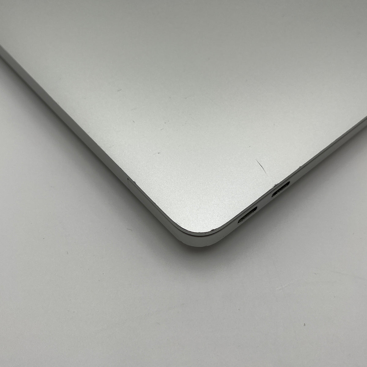 Begagnad MacBook Air 13" 2020 - M1 - 16GB - 256GB - Silver