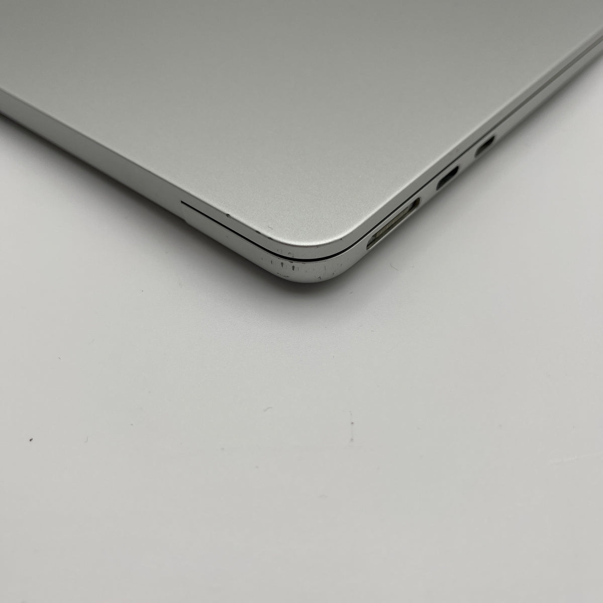 Begagnad MacBook Air 13" - M2 - 16GB - 512GB - Silver