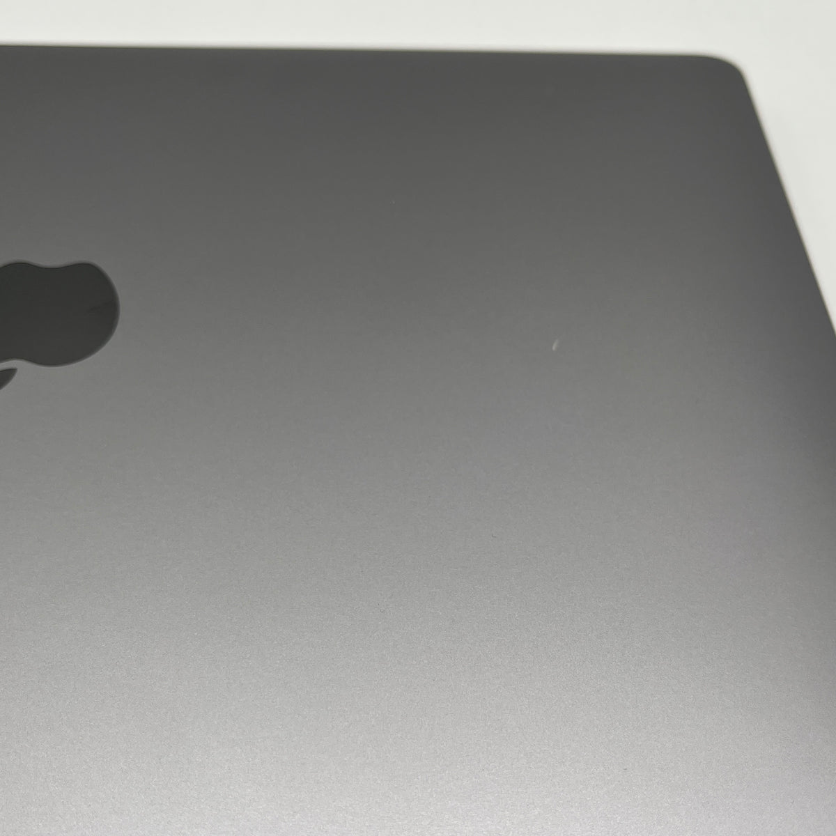 Begagnad MacBook Air 13" 2020 - M1 - 16GB - 256GB - Rymdgrå