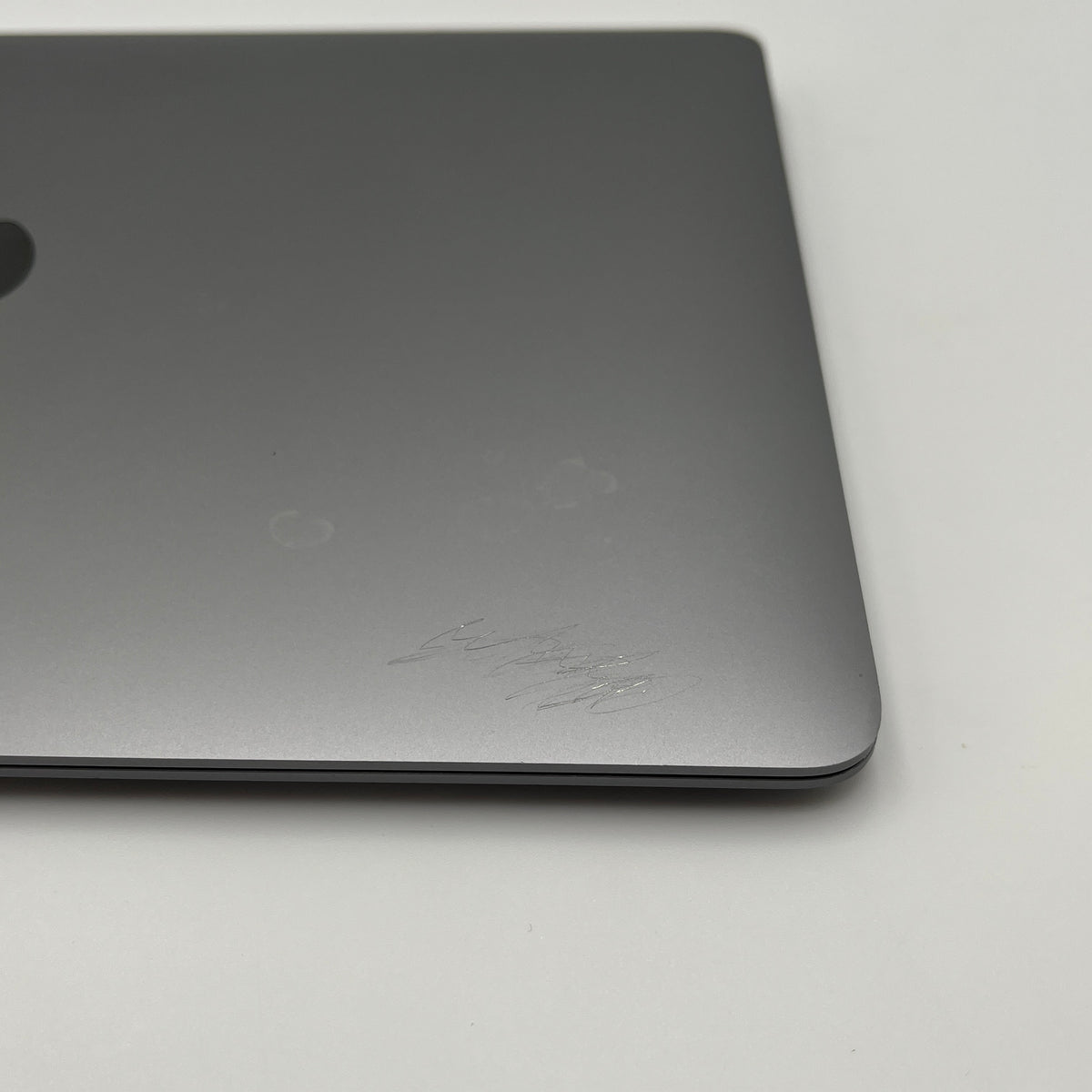 Begagnad MacBook Air 13" 2020 - M1 - 16GB - 256GB - Rymdgrå