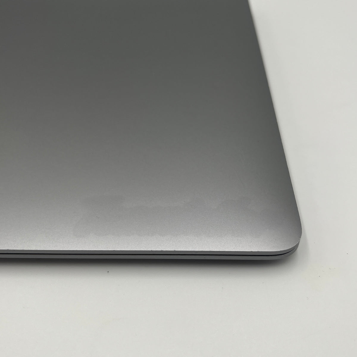 Begagnad MacBook Air 13" 2020 - M1 - 8GB - 256GB - Rymdgrå