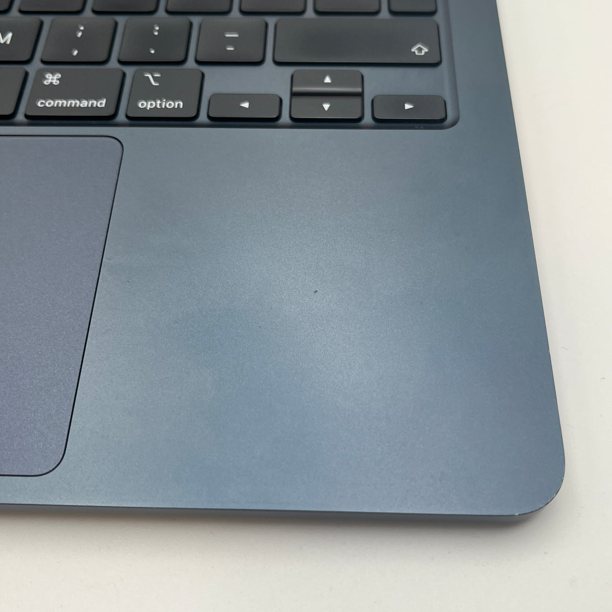 Begagnad MacBook Air 13" 2022 - M2 - 16GB - 256GB - Midnatt
