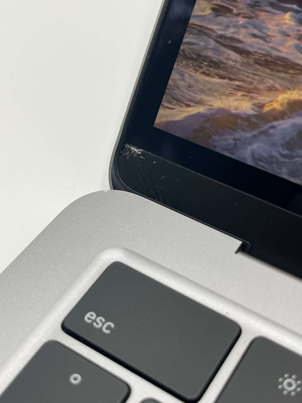 Begagnad MacBook Air 13" 2022 - M2 - 16GB - 256GB - Rymdgrå