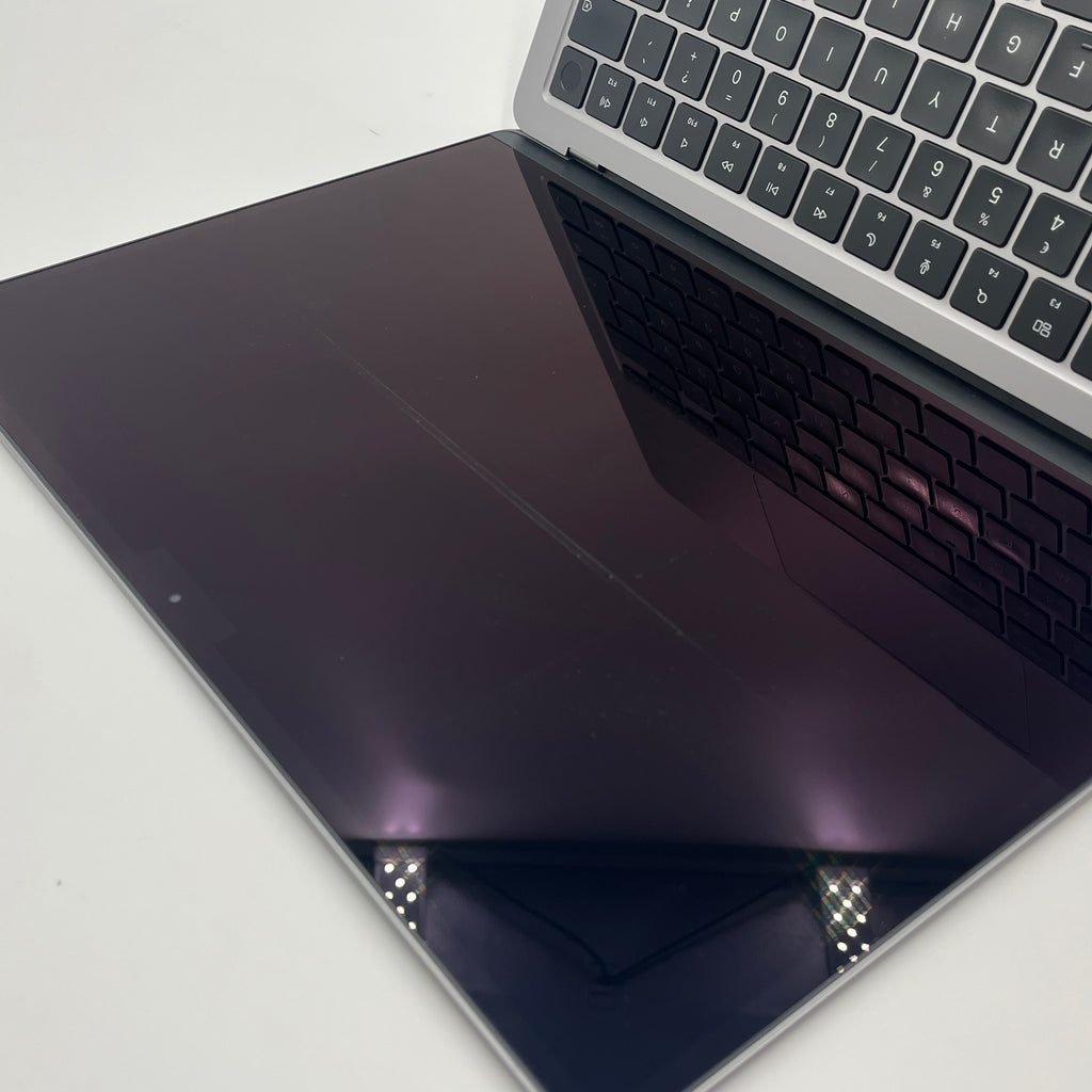Begagnad MacBook Air 13" 2022 - M2 - 8GB - 256GB - Rymdgrå