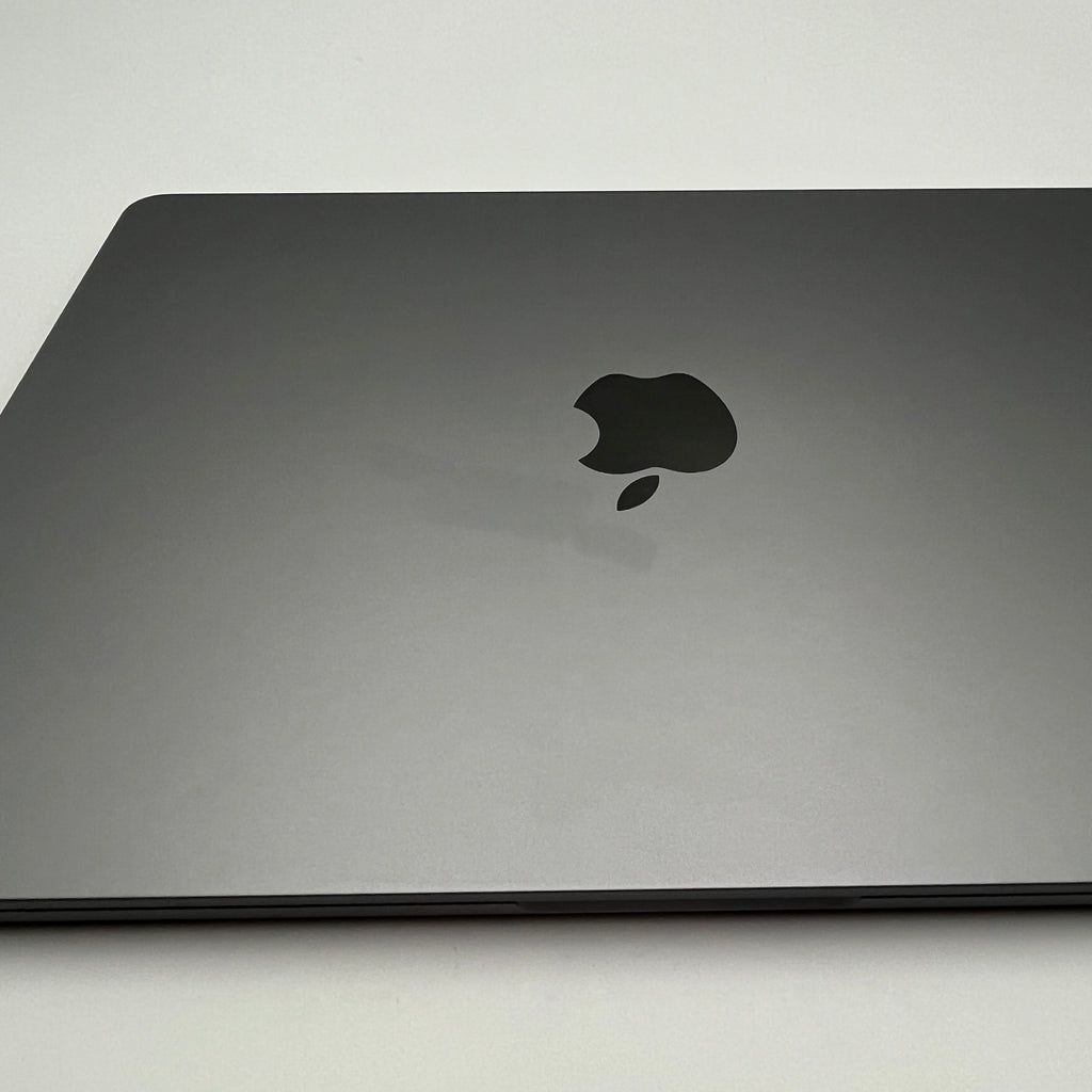 Begagnad MacBook Air 13" 2022 - M2 - 16GB - 256GB - Rymdgrå