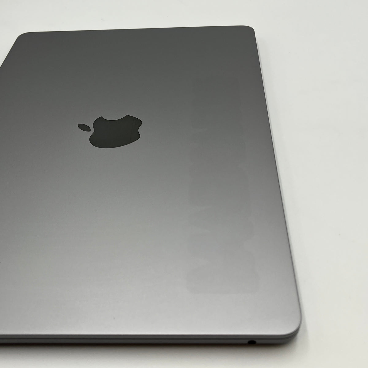 Begagnad MacBook Air 13" 2022 - M2 - 8GB - 256GB - Rymdgrå