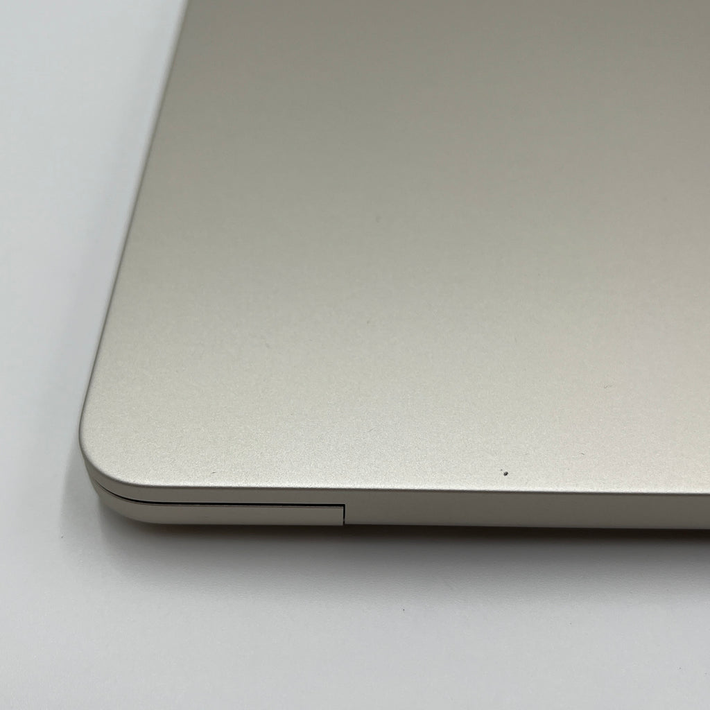 Begagnad MacBook Air 15" - M2 - 8GB - 256GB - Stjärnglans