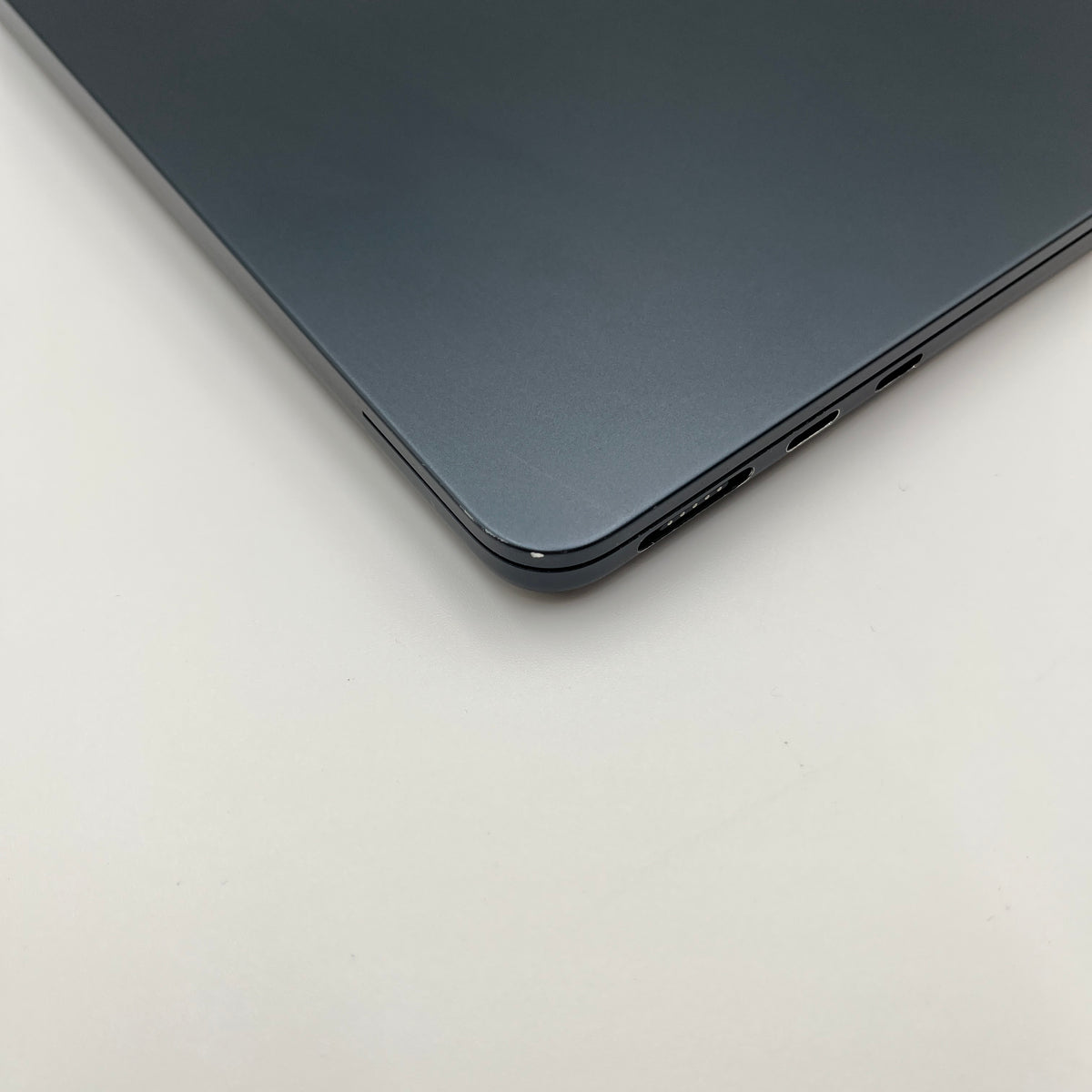 Begagnad MacBook Air 13" 2022 - M2 - 16GB - 512GB - Midnatt