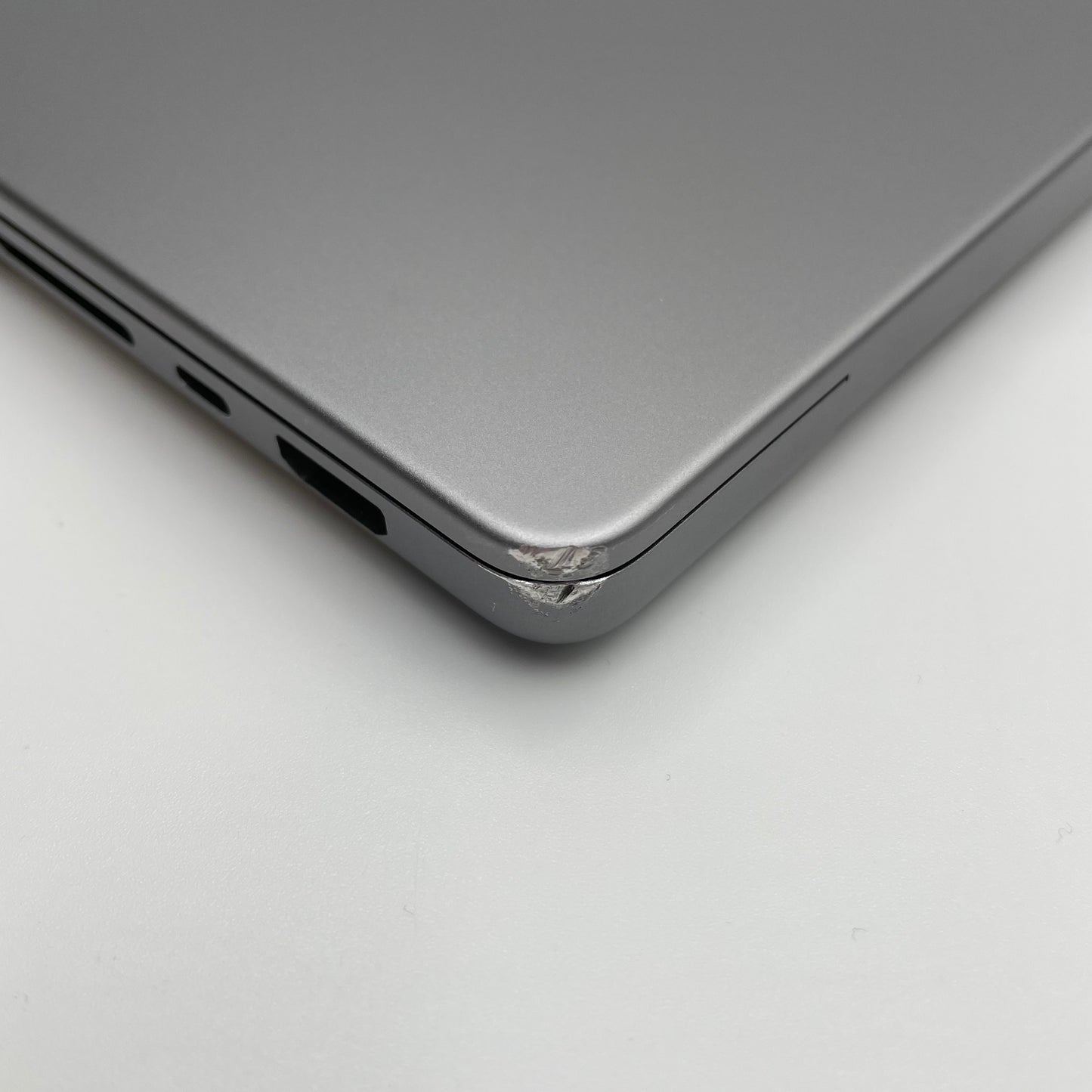 Begagnad MacBook Pro 14" 2021 - M1 Pro - Rymdgrå
