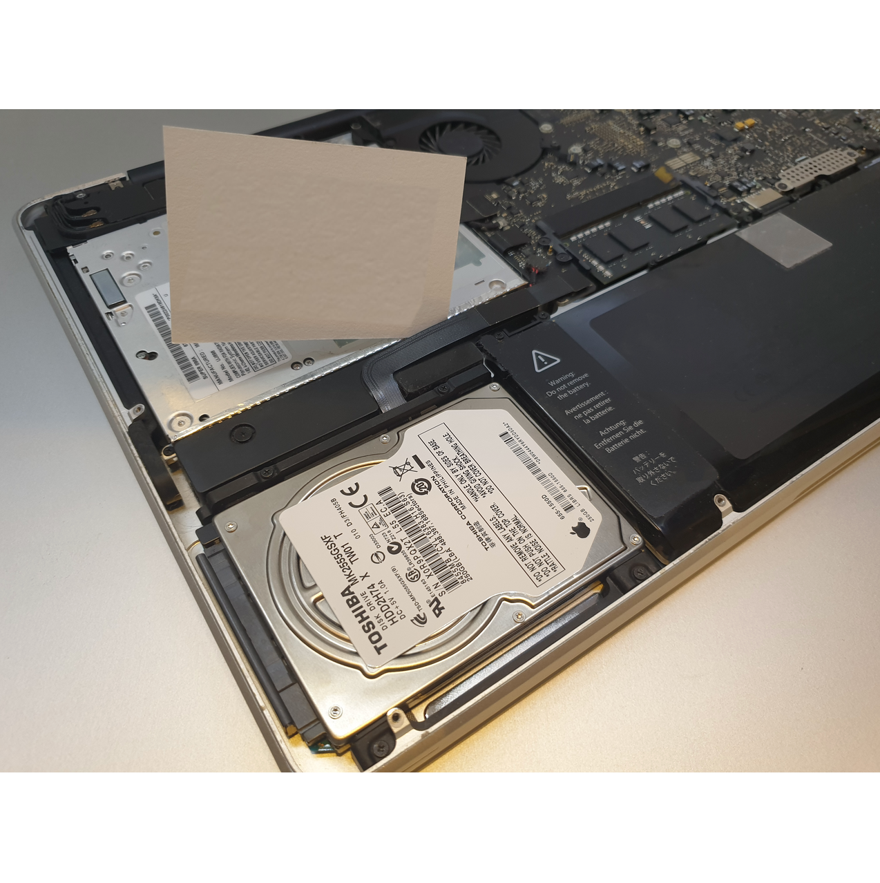 Byte av hårddisk-kabel på MacBook Pro 2009-2012